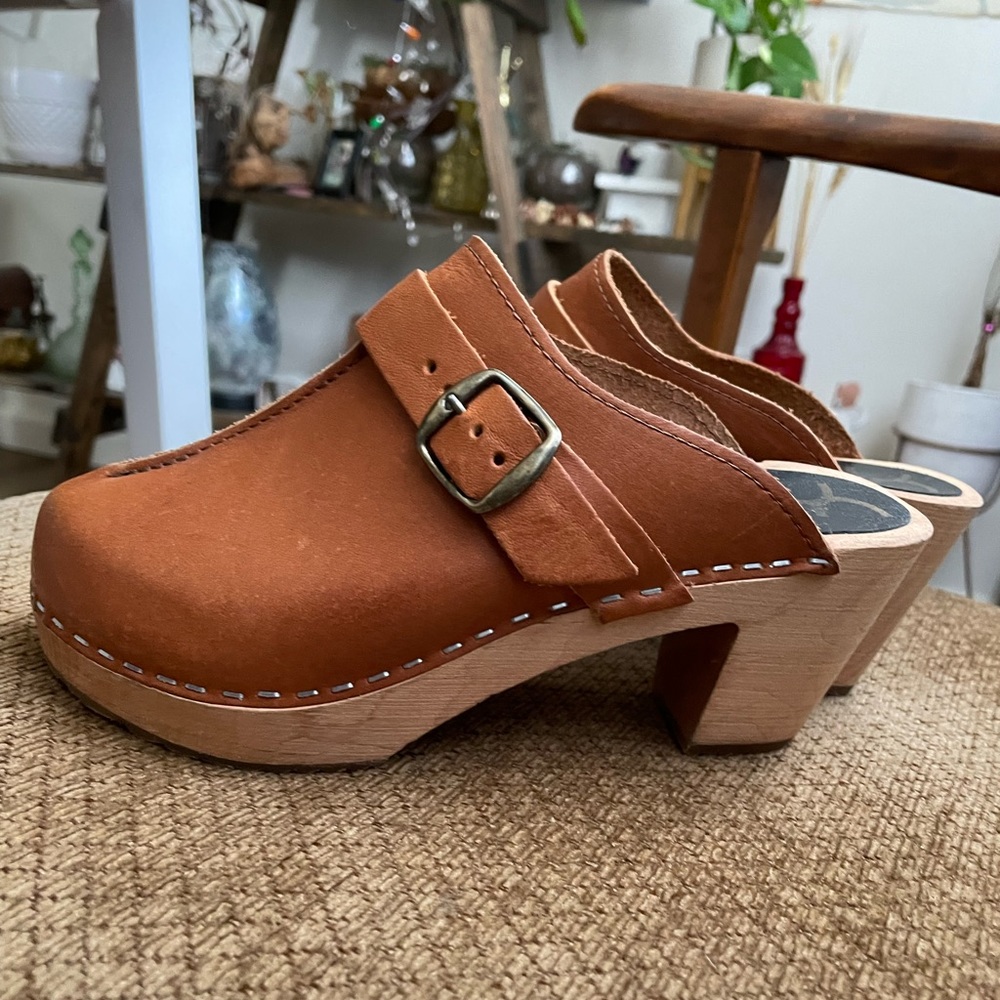 Cape Clog Wooden Heel Clogs